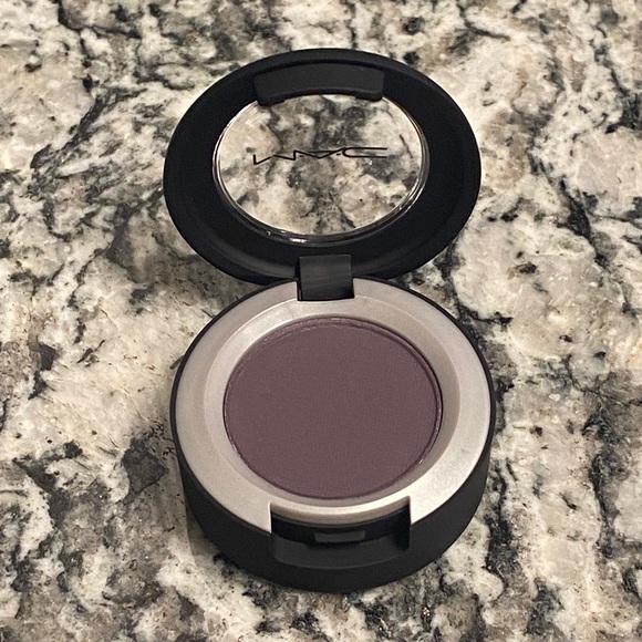 COPY - MAC It’s Vintage Purple Powder Kiss Soft Matte Eyeshadow Brand NEW - Picture 2 of 4
